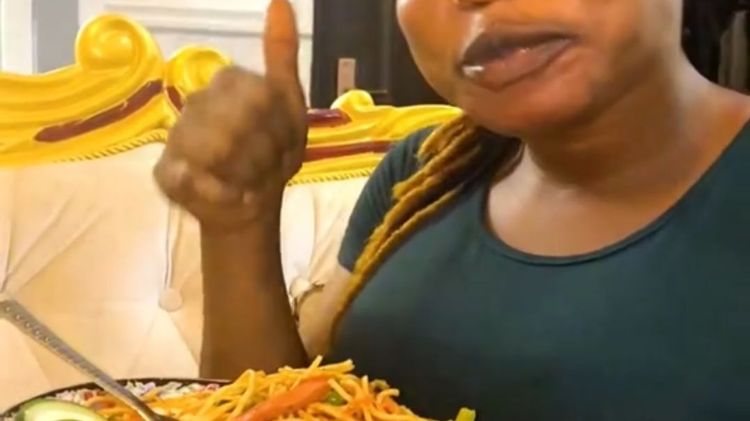 ⁣Nigerian Jollof Spaghetti